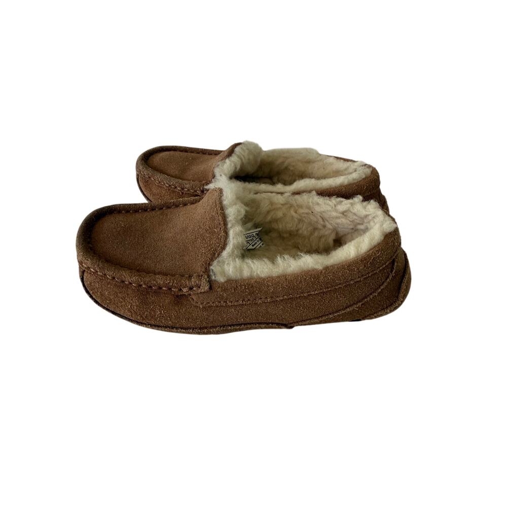 UGG Kids' Ascot Slipper brown shearling slippers size 13 little kids